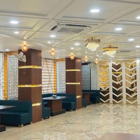 Shri Laxmi Inn Orai Kültér fotó