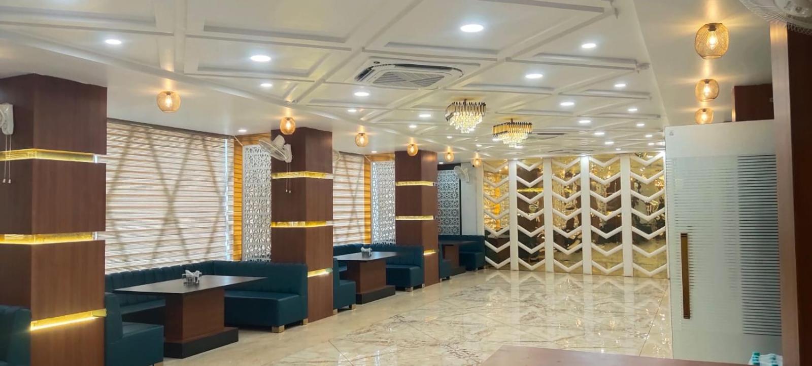Shri Laxmi Inn Orai Kültér fotó